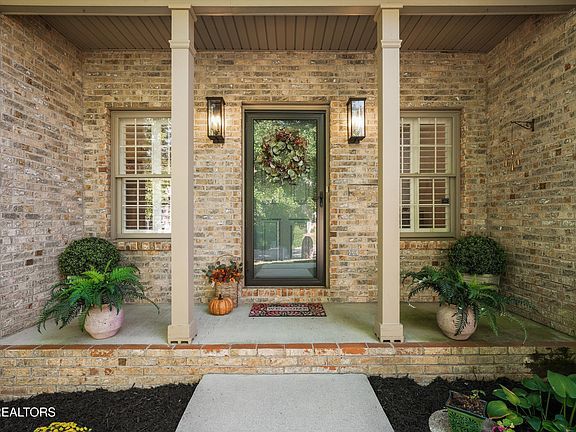 4th image of 127 Capital Cir
