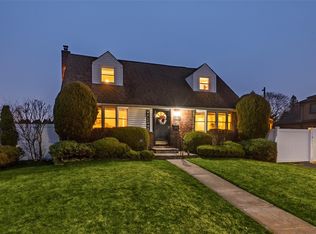209 Bellmore Rd, East Meadow, NY 11554