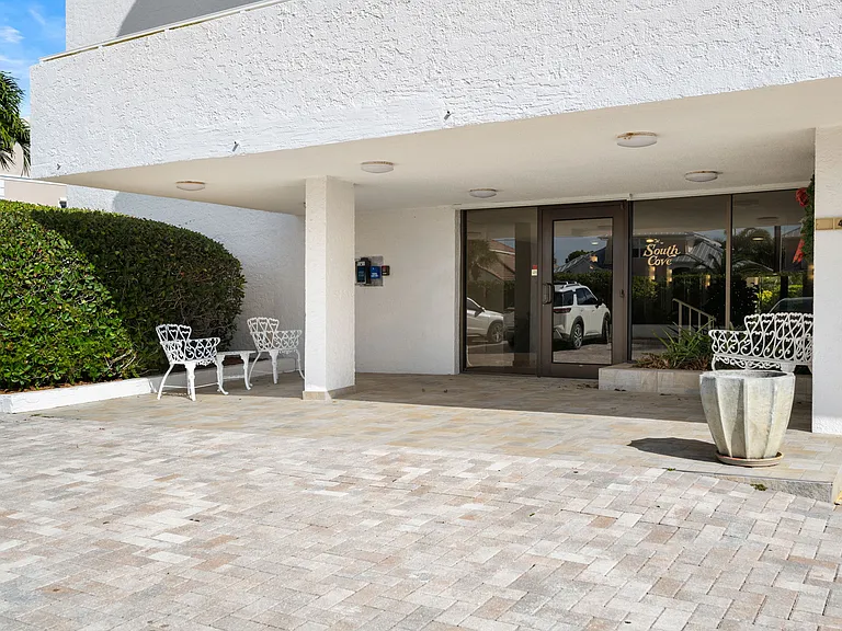 1480 Ocean Dr #4E — Photo 24