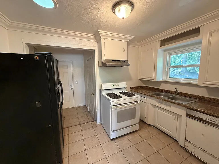 2622 Gary Way — Photo 5