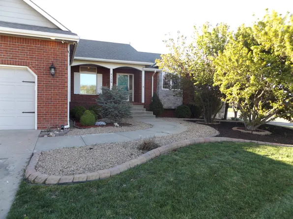 8126 E Old Mill Ct, Wichita, KS 67226
