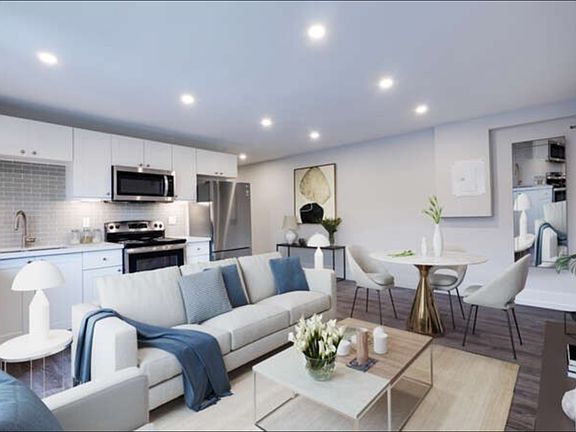 4th image of 2535 Bloor St W