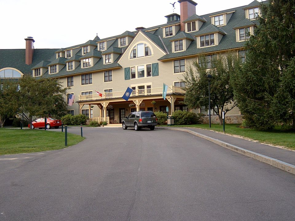 Golden Eagle Lodge front porch