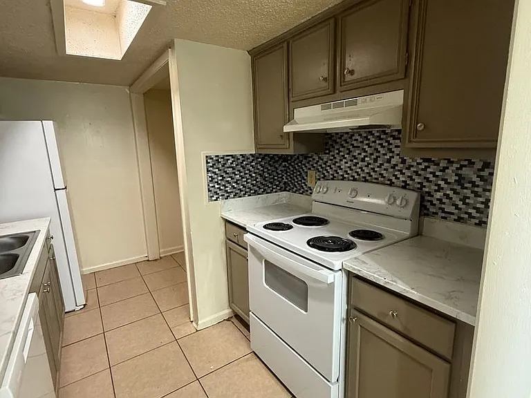 8216B Governor Dr — Photo 9