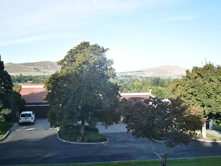 518 Fairway Dr — Photo 8