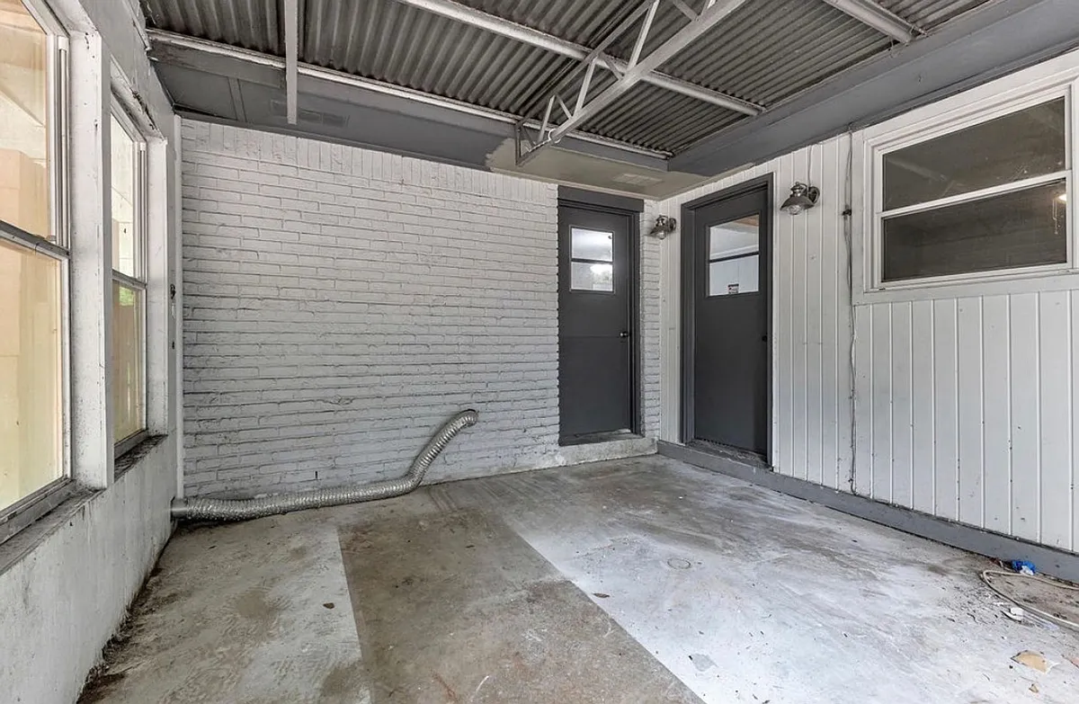 Building Photo - 3692 Fairfield Dr