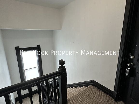 3rd image of 838 1/2 E Centerway St