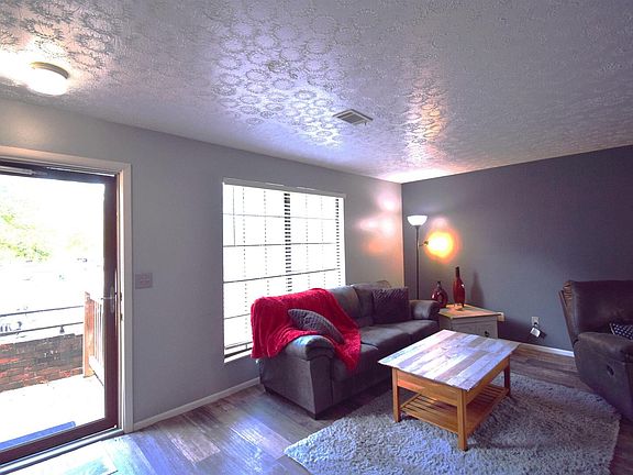 3rd image of 105 Halia Crst #105