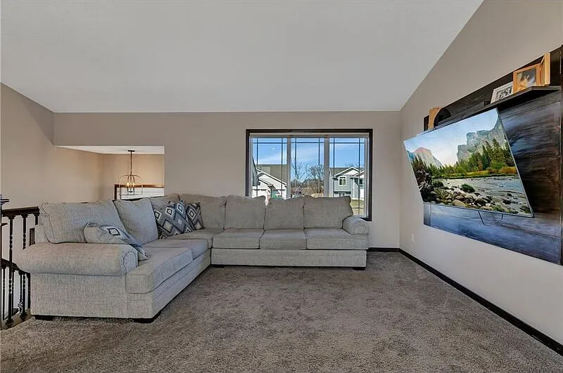4 bed, 3.0 bath, 2557 sqft, $2,550 — Photo 3