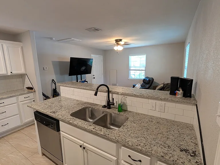 510 NE 18th St #512 — Photo 13
