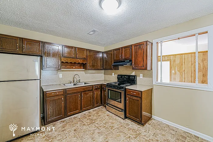 225 Bayberry Rd — Photo 6