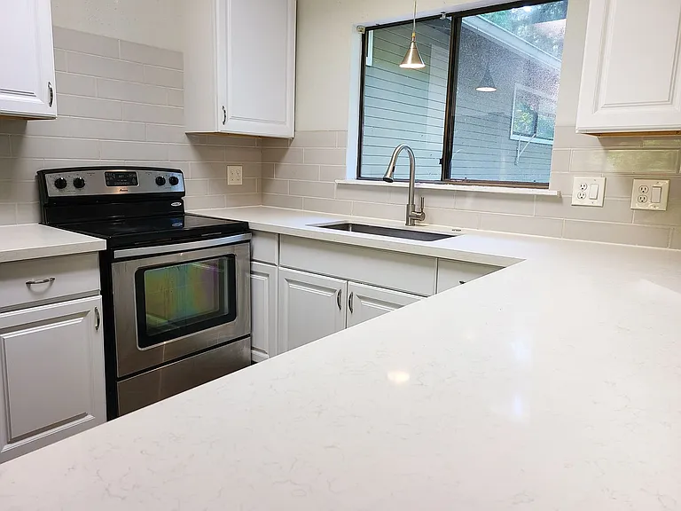 9247 SW 8th Dr — Photo 6
