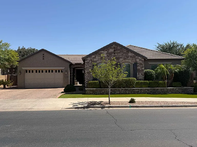 22237 E Maya Rd — Photo 1