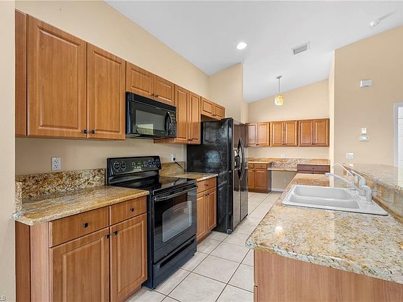4th image of 9390 Sun River WAY