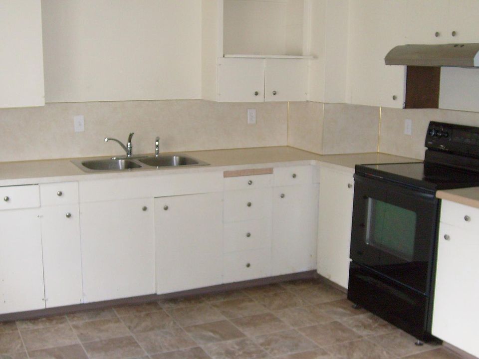 2nd image of 4304 NE 42nd St