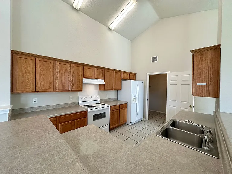 4700 Sydney Harbour Ct — Photo 12