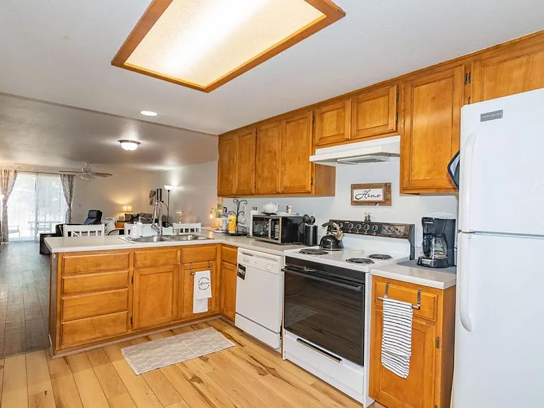 565 Primrose Dr — Photo 17