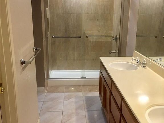 3rd image of 246 S Wildwood