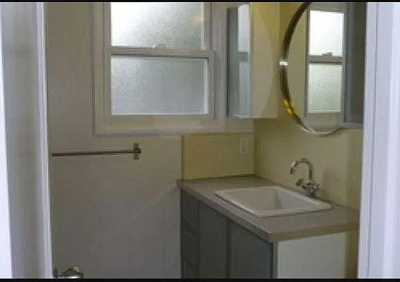 4th image of 1143 Pine St APT 4