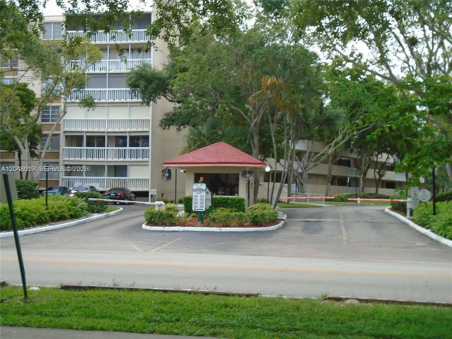 Environ I Condo 9 — Photo 2