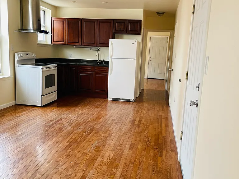 1520 Moore St #1F — Photo 1