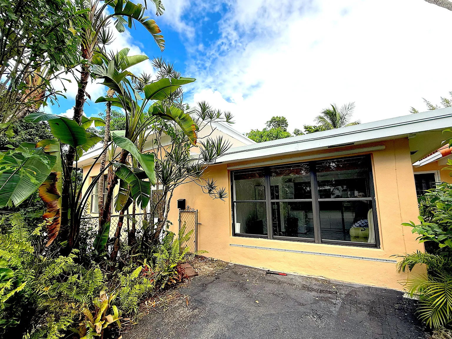 2 bed, 900 sqft, $2,200 — Photo 2