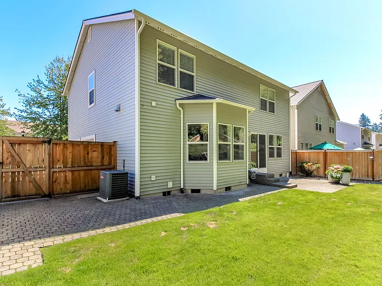 1661 Jensen Ave — Photo 46