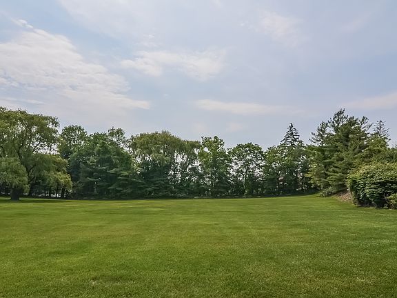 3rd image of 1 Brookfield Ln