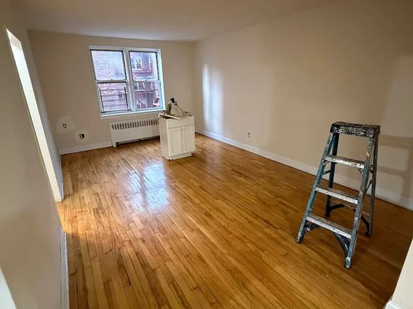 143-09 Barclay Ave Unit 3W