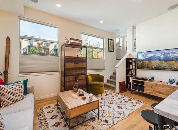 4th image of 2331 Glenarm Pl Unit 4