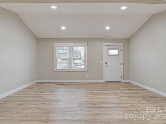 4th image of 3711 Indian Ct