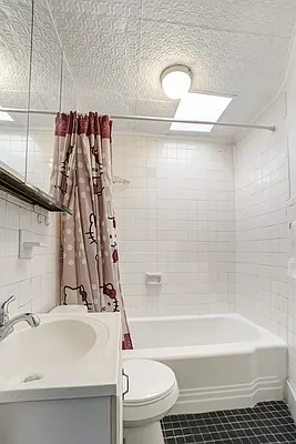 Rented by Twyford Real Estate | media 6