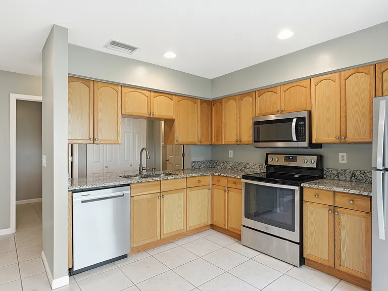 2914 Cypress Green Dr — Photo 12