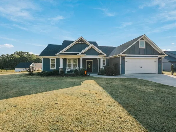 243 Stone Bridge Cir, Westminster, SC 29693