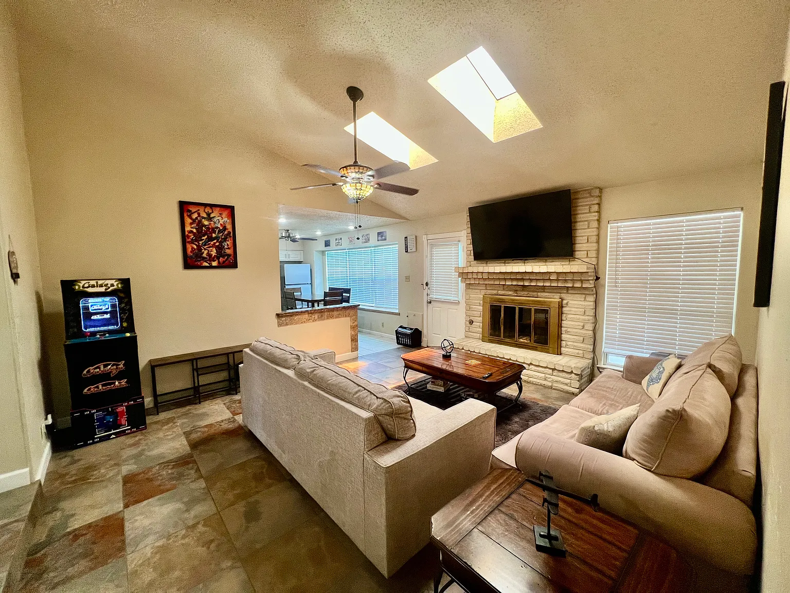 4 bed, 1582 sqft, $3,500 — Photo 2