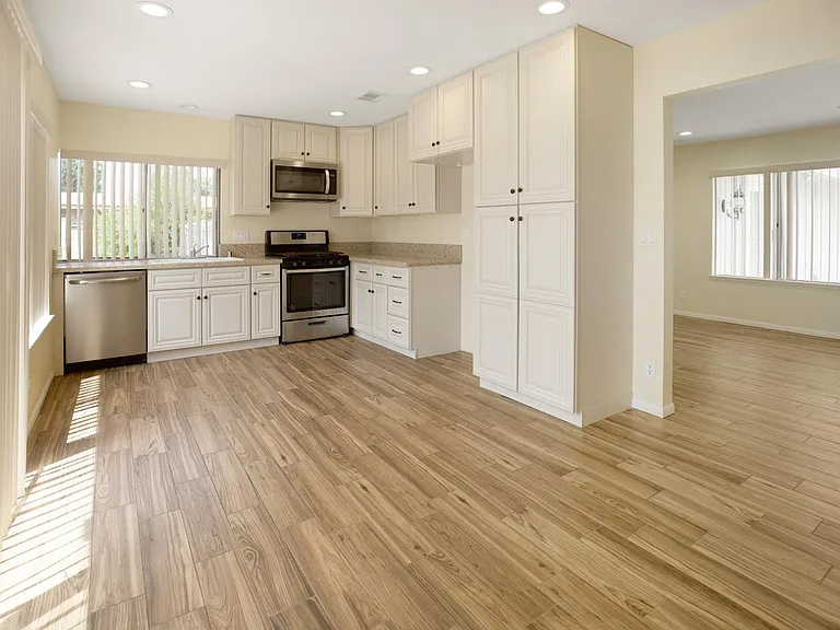 2380 Bryson Pl — Photo 5