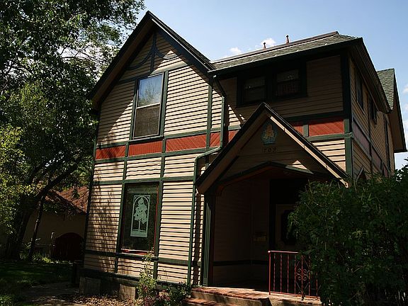5th image of 709 E Grand Ave