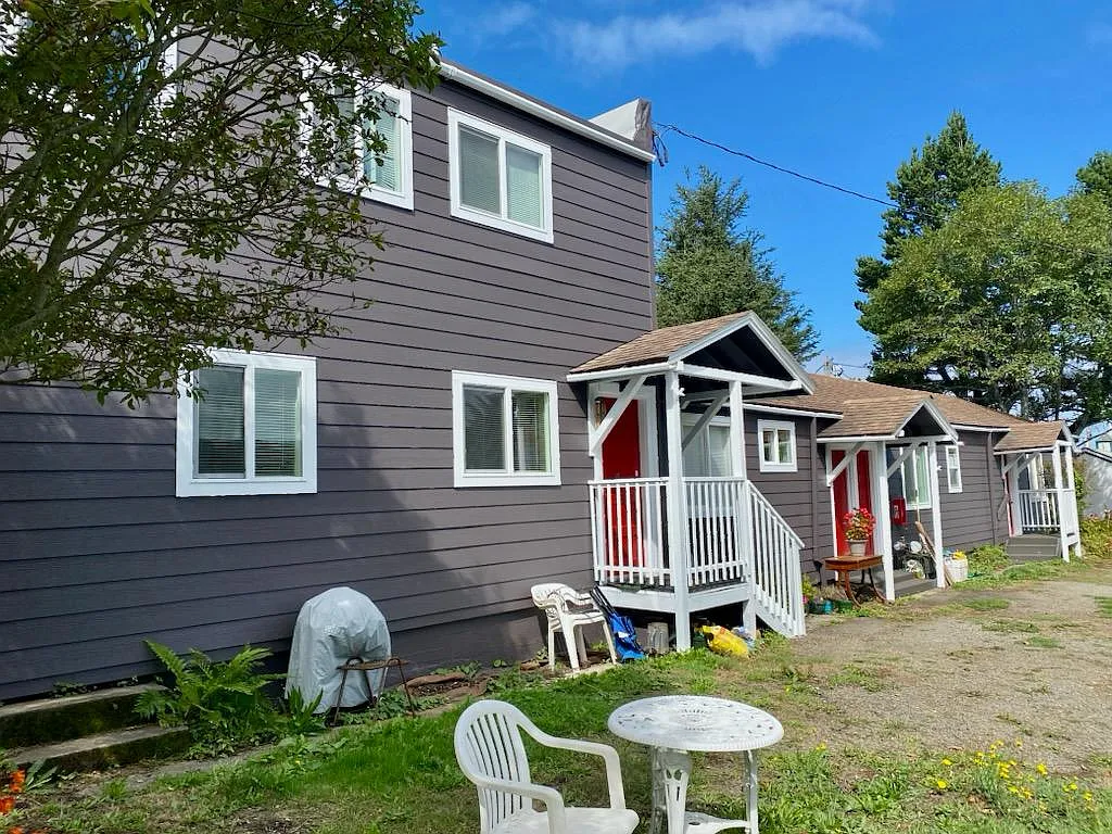 Attractive updated Apartments in Depoe Bay! — Photo 2
