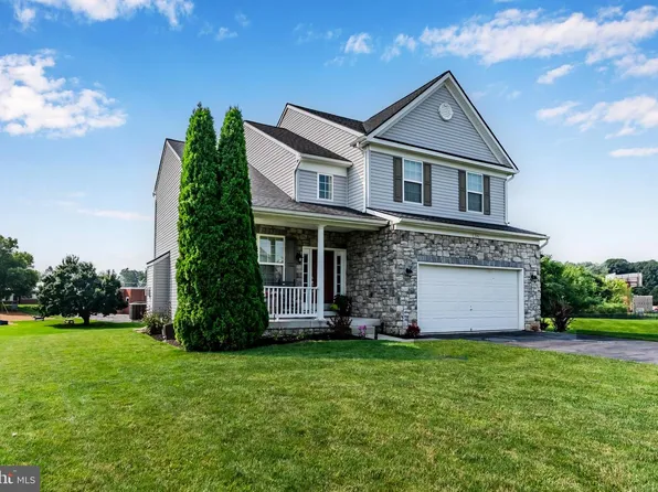 1046 Alandale Dr, Chambersburg, PA 17202
