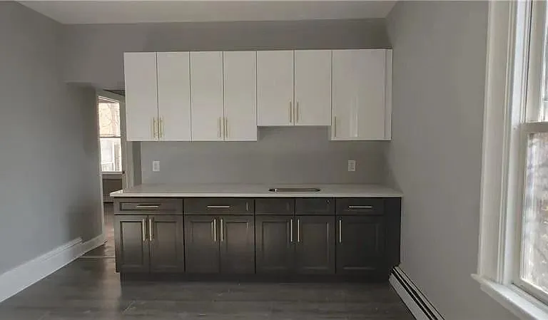 119 S Clark St #2 — Photo 3