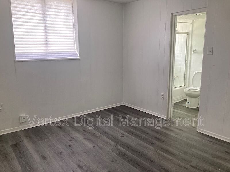 1st image of 1137 Whitaker Dr APT 201