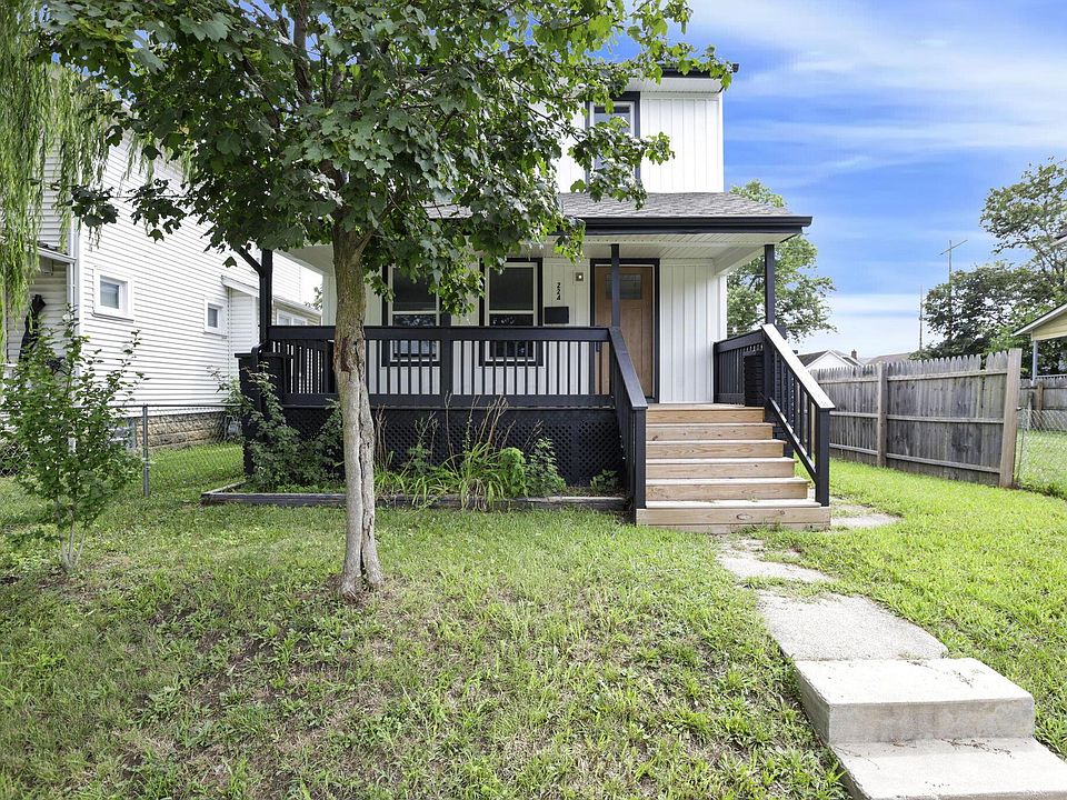 1st image of 224 N Oakley Ave