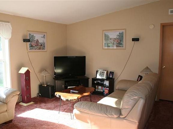 3rd image of 542 6th Ave NW