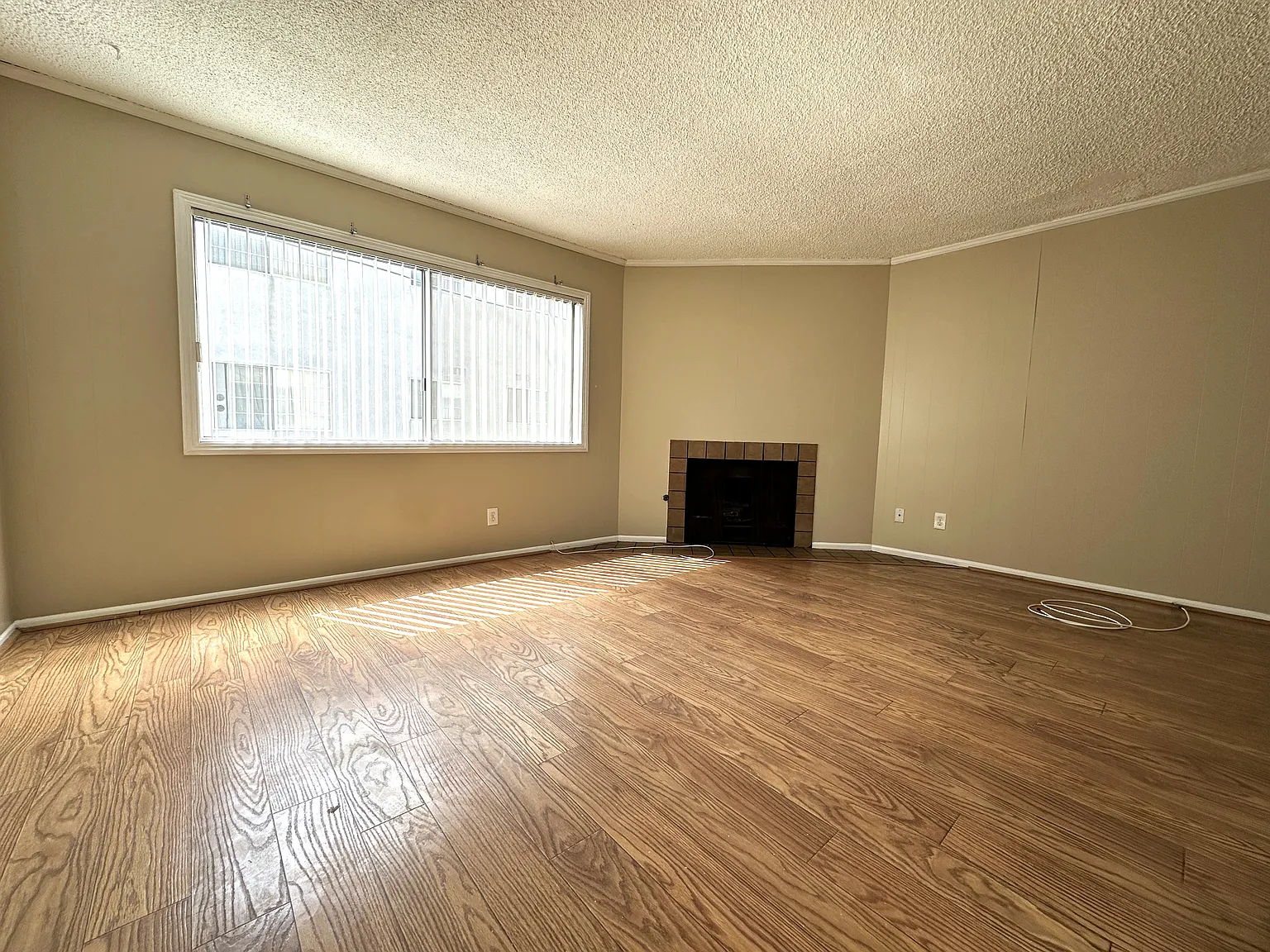 2 bed, 1.5 bath, 860 sqft, $3,200 — Photo 3