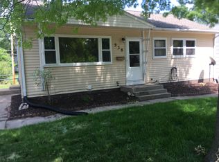 938 38th St SE, Cedar Rapids, IA 52403