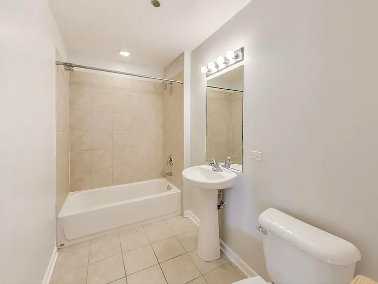 1122 W Catalpa Ave #803 — Photo 17