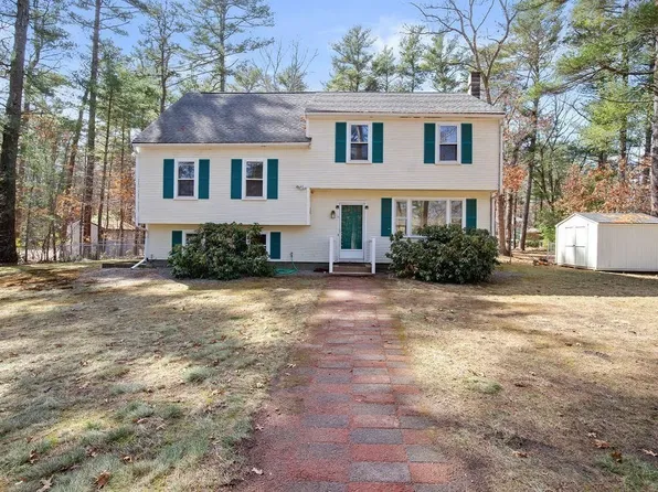 2 Boulton St, Carver, MA 02330
