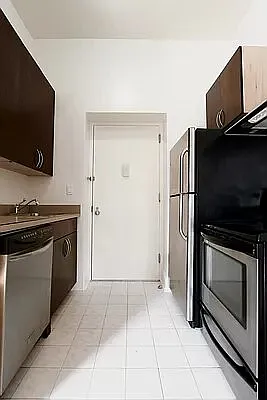 Rented by Compass | media 18