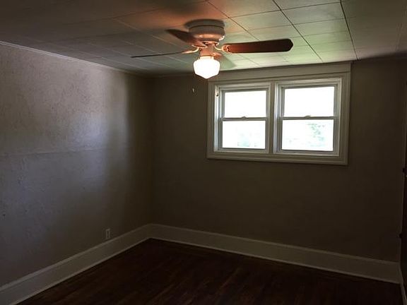 5th image of 210 Oak Knoll Ave NE