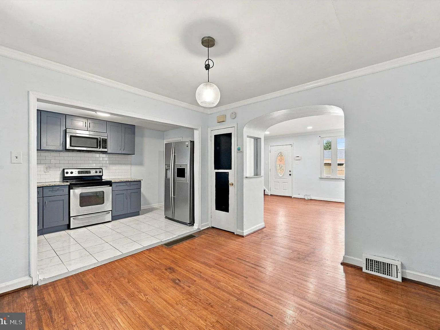 3 bed, 2.0 bath, 1120 sqft, $2,150 — Photo 4